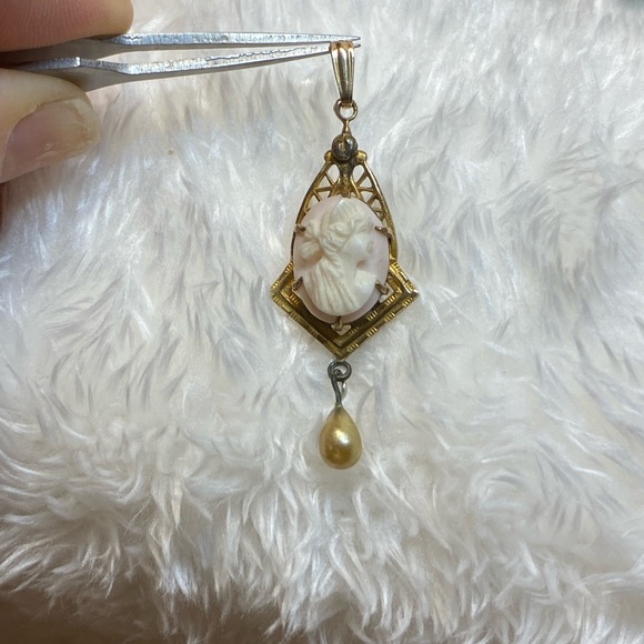Antique Lavaliere Cameo Pendant Necklace Either shell/coral hand carved w/Pearl - Picture 3 of 17